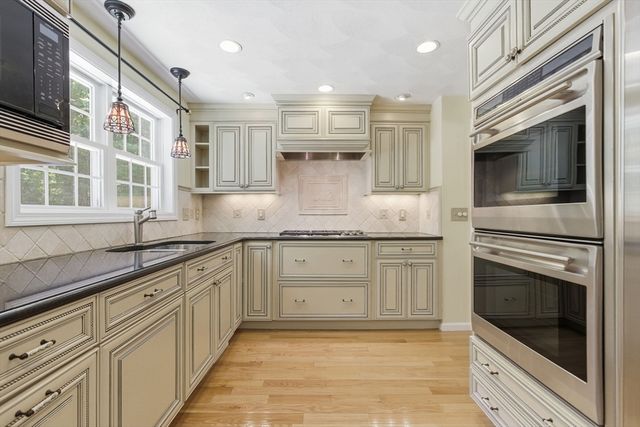 7 Parsons Lane, Billerica, MA 01821