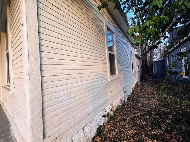 934 N National Avenue, Springfield, MO 65802