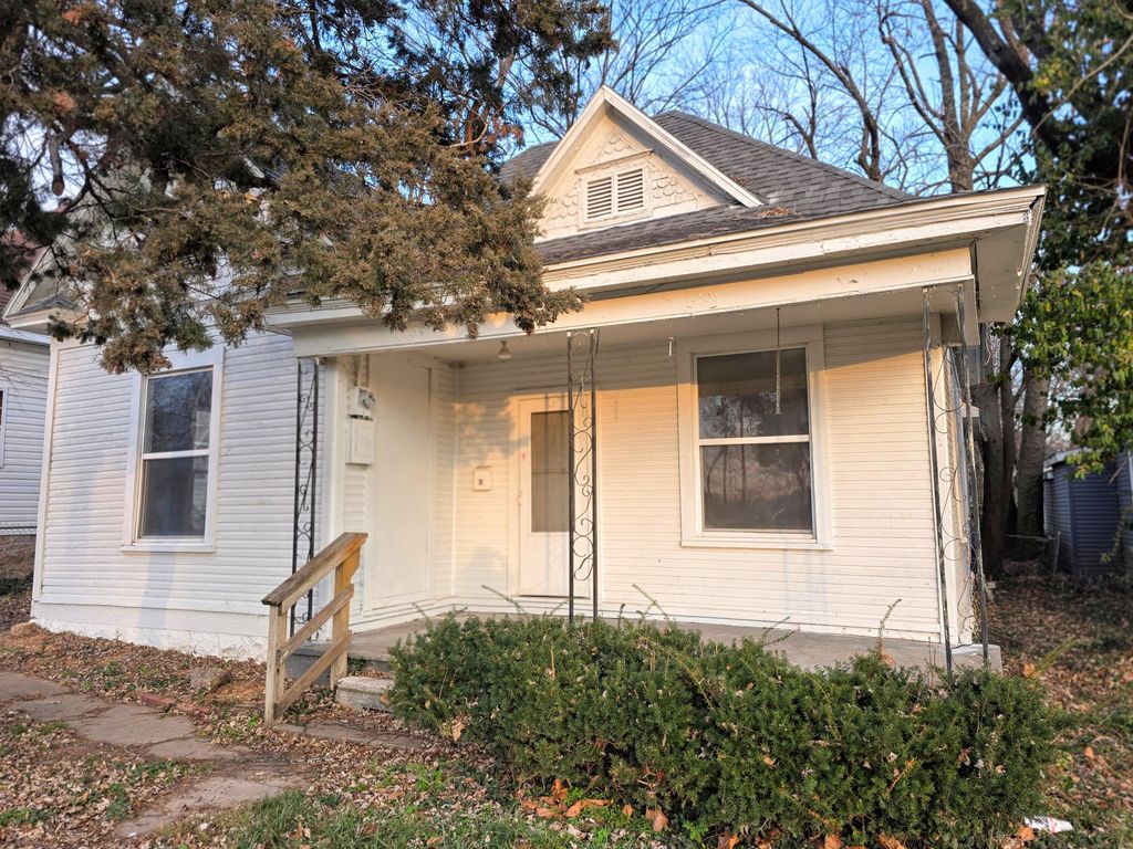 934 N National Avenue, Springfield, MO 65802