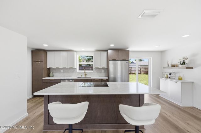 567 CRUISER Lane, Atlantic Beach, FL 32233