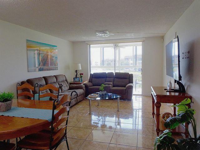 9261 Sunrise Lakes Boulevard 210, Fort Lauderdale, FL 33322