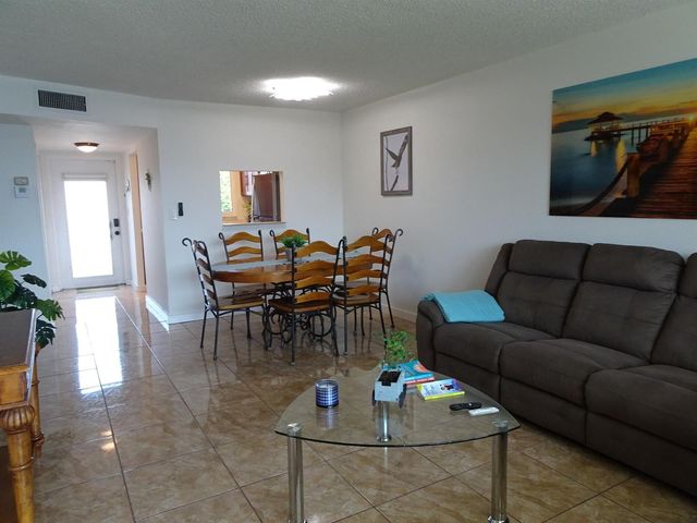 9261 Sunrise Lakes Boulevard 210, Fort Lauderdale, FL 33322