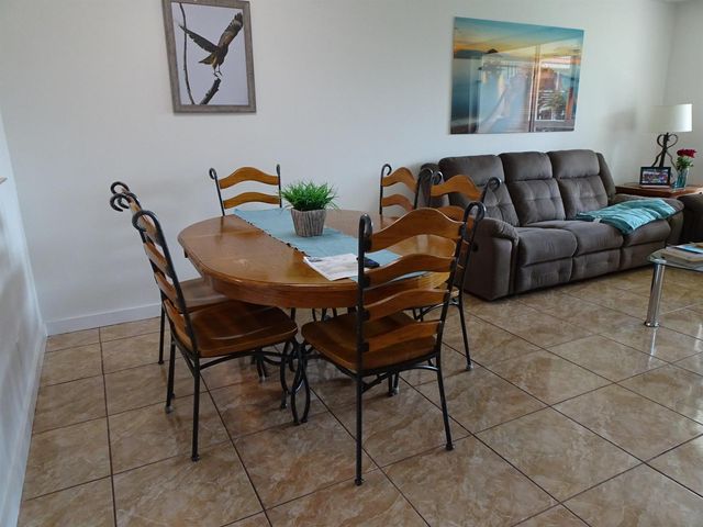9261 Sunrise Lakes Boulevard 210, Fort Lauderdale, FL 33322