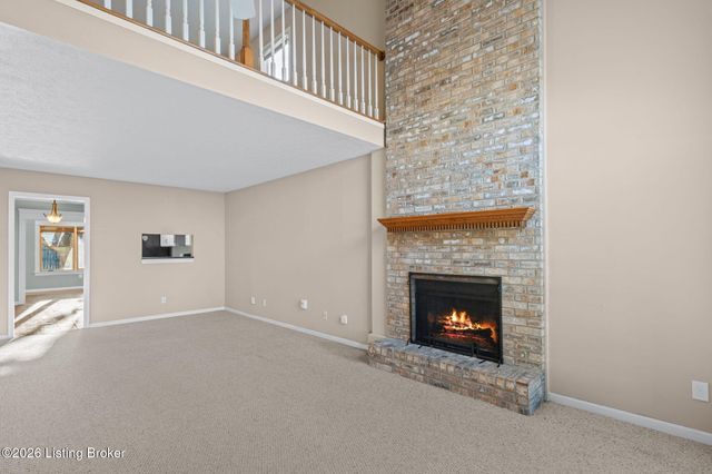 8008 Cloudcroft Ln, Louisville, KY 40220