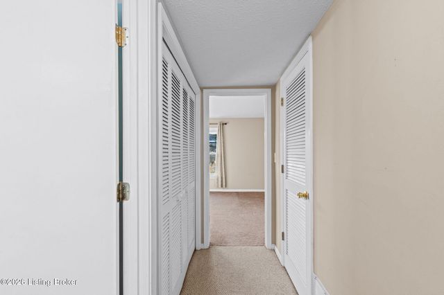 8008 Cloudcroft Ln, Louisville, KY 40220