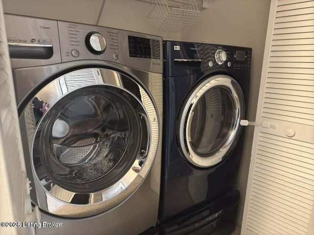 8008 Cloudcroft Ln, Louisville, KY 40220