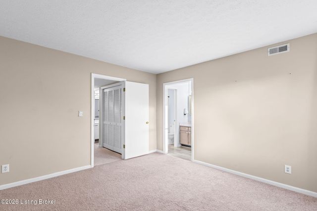 8008 Cloudcroft Ln, Louisville, KY 40220