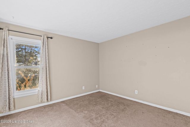 8008 Cloudcroft Ln, Louisville, KY 40220