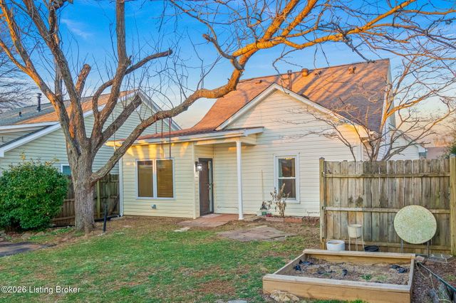 8008 Cloudcroft Ln, Louisville, KY 40220