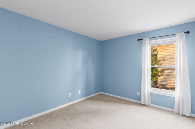 8008 Cloudcroft Ln, Louisville, KY 40220