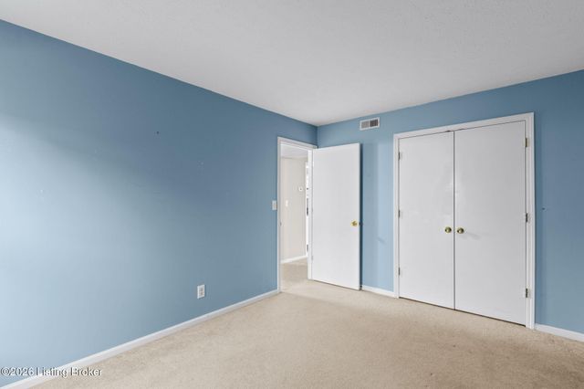 8008 Cloudcroft Ln, Louisville, KY 40220