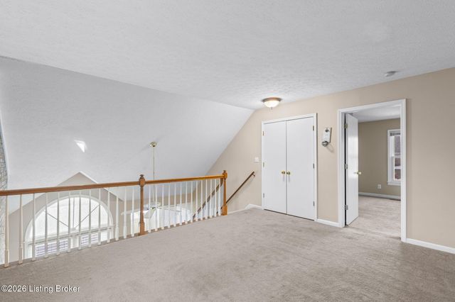 8008 Cloudcroft Ln, Louisville, KY 40220