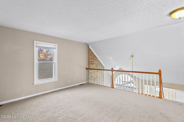 8008 Cloudcroft Ln, Louisville, KY 40220