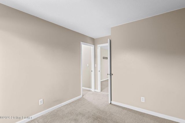 8008 Cloudcroft Ln, Louisville, KY 40220