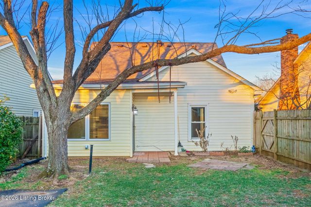 8008 Cloudcroft Ln, Louisville, KY 40220