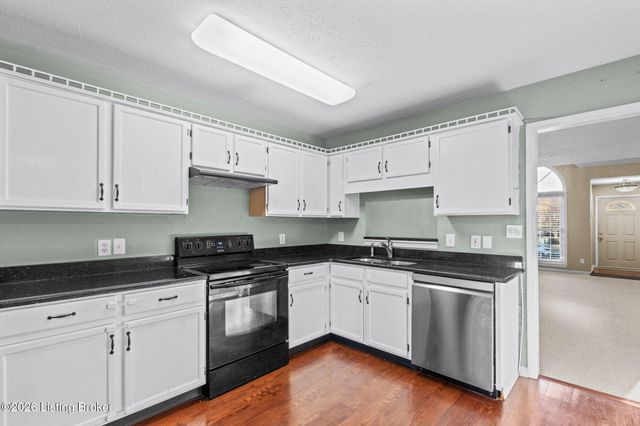 8008 Cloudcroft Ln, Louisville, KY 40220