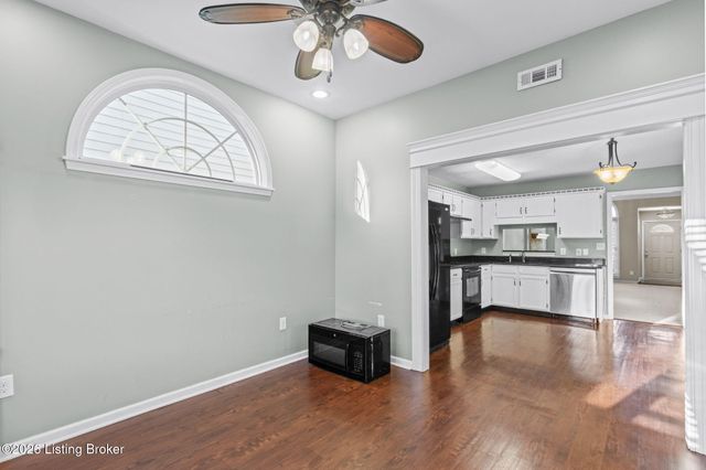 8008 Cloudcroft Ln, Louisville, KY 40220