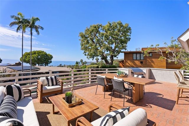 590 Diamond Street, Laguna Beach, CA 92651