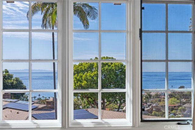 590 Diamond Street, Laguna Beach, CA 92651