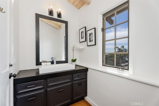 590 Diamond Street, Laguna Beach, CA 92651