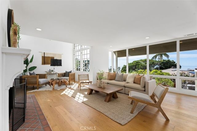 590 Diamond Street, Laguna Beach, CA 92651