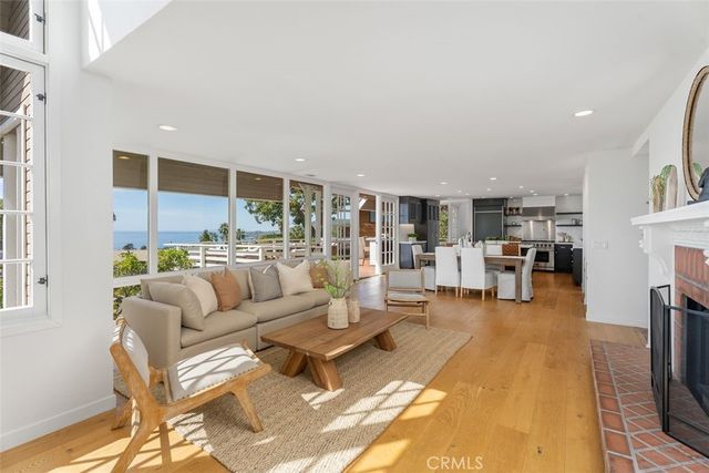 590 Diamond Street, Laguna Beach, CA 92651