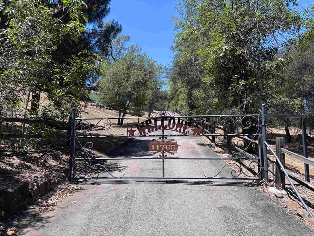 14765 Woods Valley Road, Valley Center, CA 92082