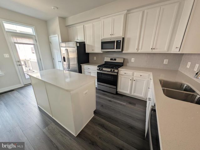 14024 SUNRISE VALLEY DR, Herndon, VA 20171