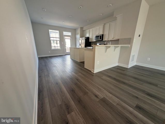 14024 SUNRISE VALLEY DR, Herndon, VA 20171