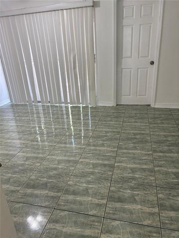 270 NE 142nd St 14A, Miami, FL 33161