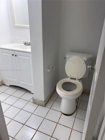 270 NE 142nd St 14A, Miami, FL 33161