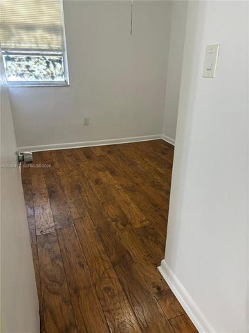 270 NE 142nd St 14A, Miami, FL 33161