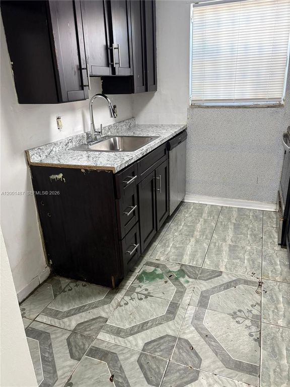 270 NE 142nd St 14A, Miami, FL 33161