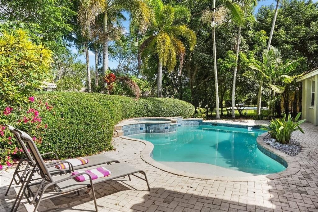 8209 SW 173rd Terrace, Palmetto Bay, FL 33157