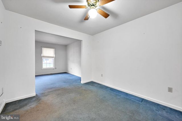 39 MANOR OAKS DR, Millersville, PA 17551