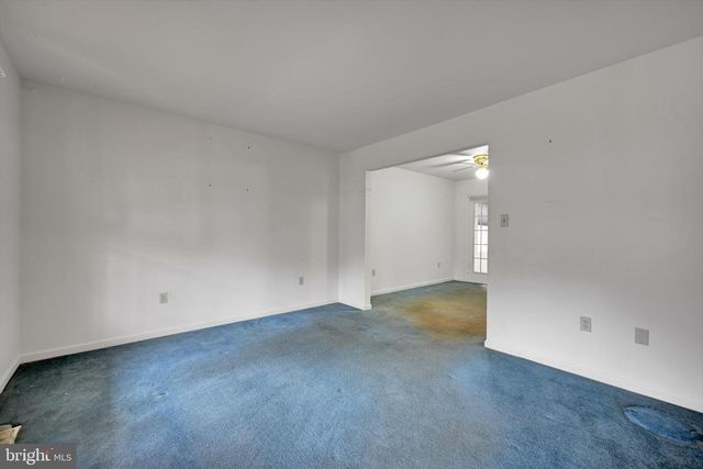 39 MANOR OAKS DR, Millersville, PA 17551