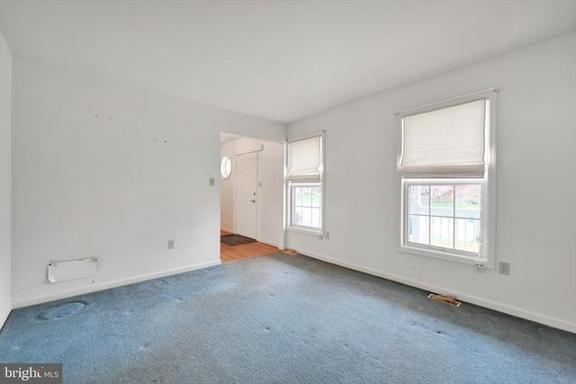 39 MANOR OAKS DR, Millersville, PA 17551