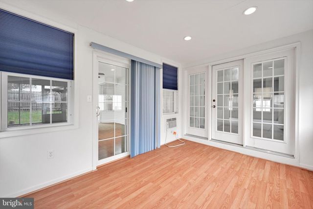 39 MANOR OAKS DR, Millersville, PA 17551