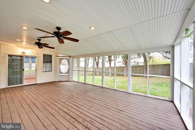 39 MANOR OAKS DR, Millersville, PA 17551