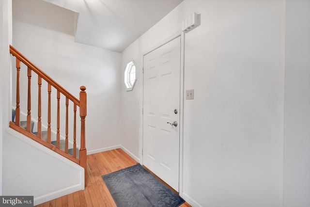 39 MANOR OAKS DR, Millersville, PA 17551