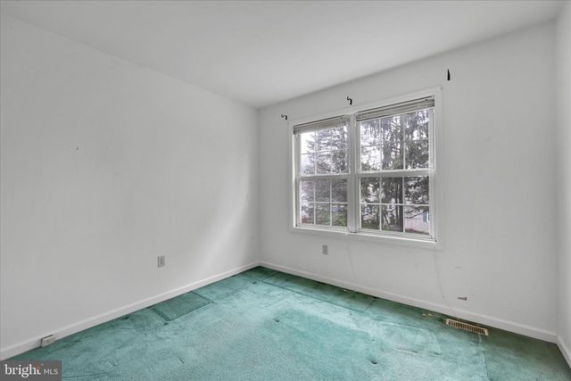 39 MANOR OAKS DR, Millersville, PA 17551