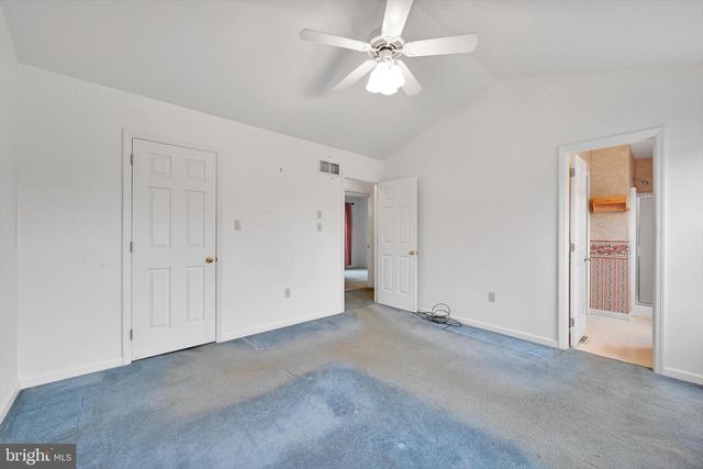 39 MANOR OAKS DR, Millersville, PA 17551