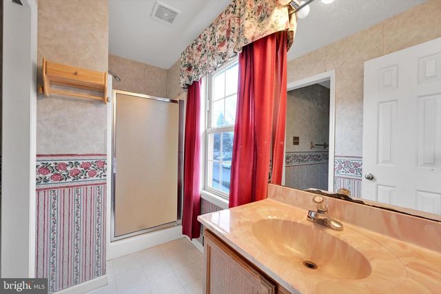 39 MANOR OAKS DR, Millersville, PA 17551