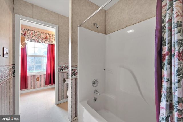 39 MANOR OAKS DR, Millersville, PA 17551