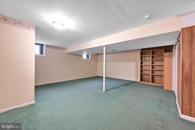 39 MANOR OAKS DR, Millersville, PA 17551