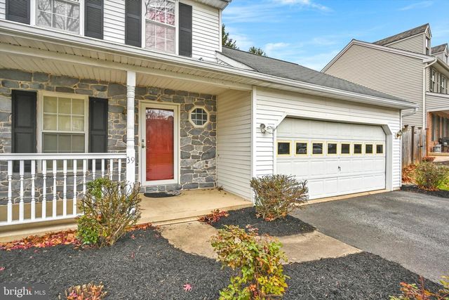 39 MANOR OAKS DR, Millersville, PA 17551
