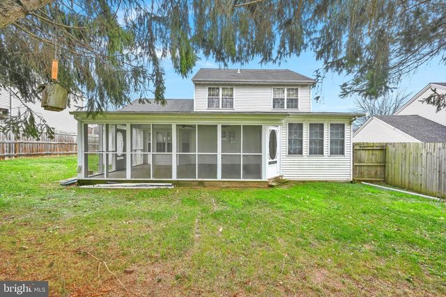 39 MANOR OAKS DR, Millersville, PA 17551