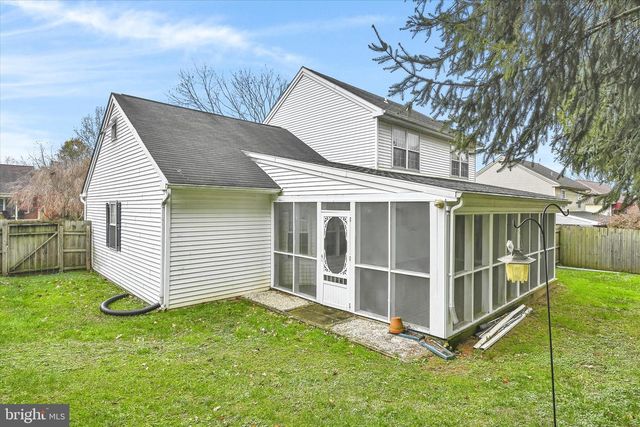 39 MANOR OAKS DR, Millersville, PA 17551