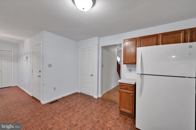 39 MANOR OAKS DR, Millersville, PA 17551