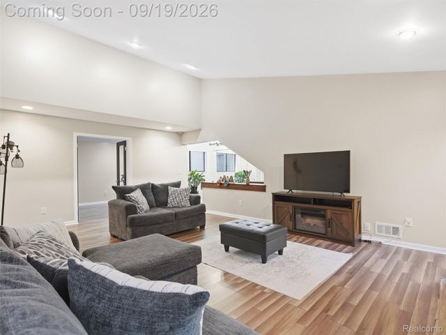 7351 Brynmawr Drive, West Bloomfield Charter Township, MI 48322